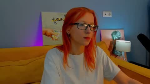 Snapshot of emma_dusk chatting on March 5, 5:03 am Emma online show from March 5, 5:03 am