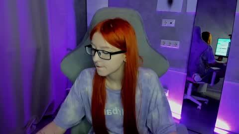 Snapshot of emma_dusk chatting on March 27, 1:22 am Emma online show from March 27, 1:22 am