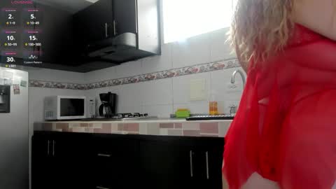 Snapshot of emma_eva1 chatting on December 15, 2:32 pm Emma online show from December 15, 2:32 pm