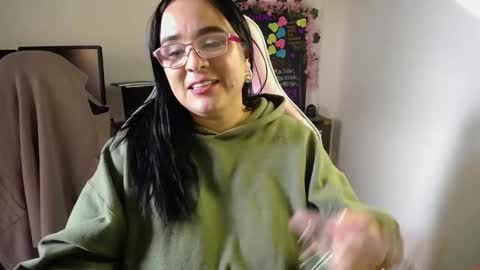 Snapshot of emma_evans07 chatting on December 26, 5:08 pm emmy online show from December 26, 5:08 pm