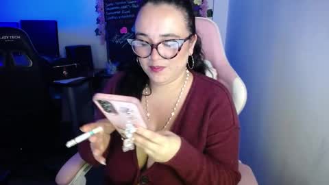 Snapshot of emma_evans07 chatting on December 30, 12:20 pm emmy online show from December 30, 12:20 pm