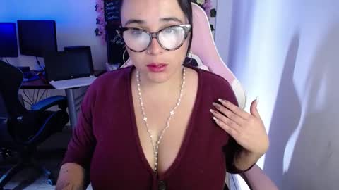 Snapshot of emma_evans07 chatting on December 30, 3:46 pm emmy online show from December 30, 3:46 pm