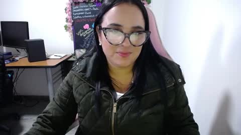 Snapshot of emma_evans07 chatting on January 30, 10:51 pm emmy online show from January 30, 10:51 pm