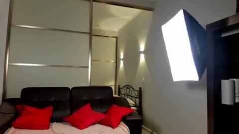 Snapshot of emma_flin chatting on January 9, 11:14 am Emma online show from January 9, 11:14 am