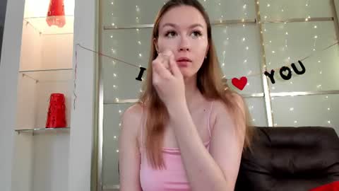 Snapshot of emma_flin chatting on June 15, 11:34 am Emma online show from June 15, 11:34 am