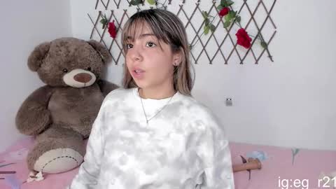 Snapshot of emma_grayys chatting on October 10, 4:11 am emma_grayys online show from October 10, 4:11 am