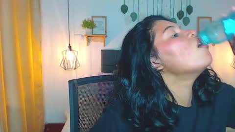 Snapshot of emma_hassani chatting on March 17, 2:42 pm Tell me Emma online show from March 17, 2:42 pm