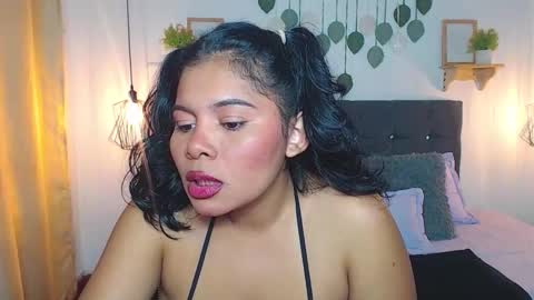 Snapshot of emma_hassani chatting on March 18, 2:53 pm Tell me Emma online show from March 18, 2:53 pm