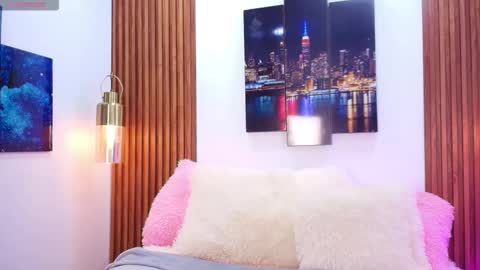 Emma 3 online show from September 18, 8:22 pm