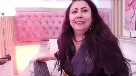 Snapshot of emma_jhomson chatting on July 28, 3:21 pm Emma 3 online show from July 28, 3:21 pm