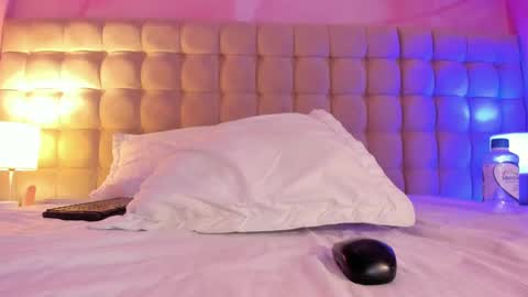 Snapshot of emma_jhoons chatting on September 30, 4:12 pm emma_jhoons online show from September 30, 4:12 pm