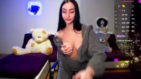 Emma online show from December 17, 3:28 pm