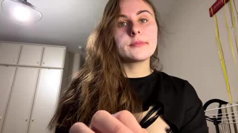 emma_just online show from December 29, 7:17 am