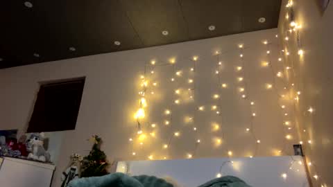 emma_just online show from December 30, 10:55 pm