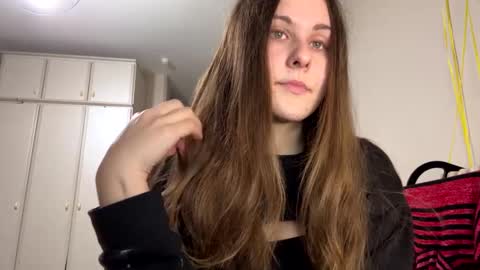emma_just online show from January 6, 7:31 am
