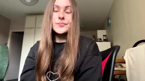 emma_just online show from February 11, 10:48 am