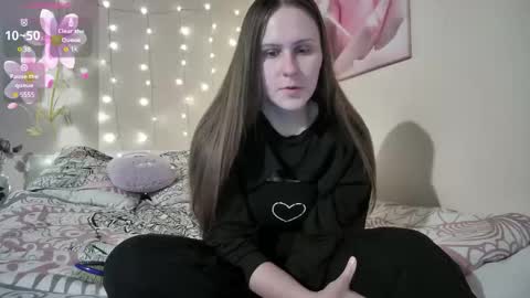 emma_just online show from October 17, 8:28 am