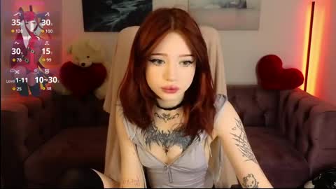 Snapshot of emma_kirks chatting on April 2, 12:47 pm emma_kirks online show from April 2, 12:47 pm