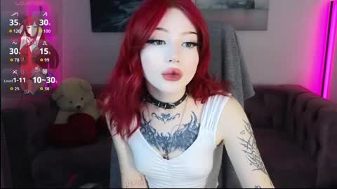 Snapshot of emma_kirks chatting on April 20, 1:36 pm emma_kirks online show from April 20, 1:36 pm