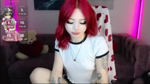 Snapshot of emma_kirks chatting on April 21, 12:44 pm emma_kirks online show from April 21, 12:44 pm
