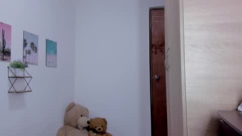 Snapshot of emma_lean chatting on February 22, 7:34 pm whises lits online show from February 22, 7:34 pm