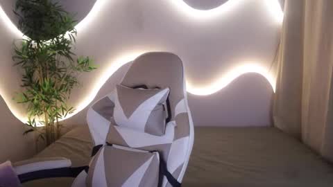 Emma online show from November 28, 5:21 am