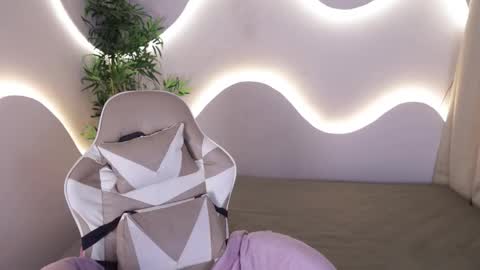 Emma online show from November 29, 4:26 am