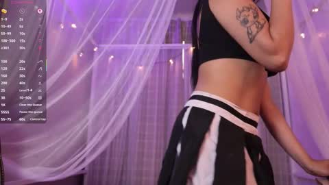 Snapshot of emma_lirys chatting on March 5, 9:33 pm Emma online show from March 5, 9:33 pm