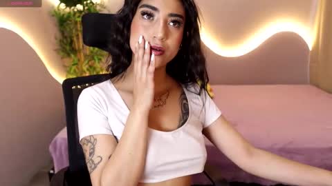 Snapshot of emma_lirys chatting on March 13, 10:05 pm Emma online show from March 13, 10:05 pm