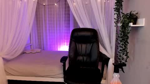 Emma online show from July 11, 9:56 am