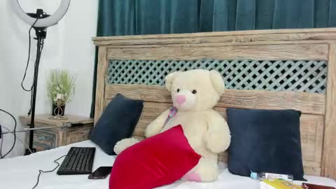 Snapshot of emma_loaiza chatting on May 24, 3:22 am Emma Loaiza online show from May 24, 3:22 am