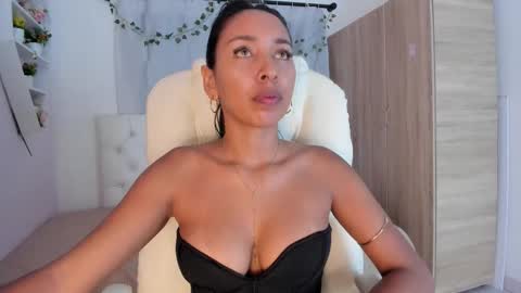 Emma online show from November 18, 7:07 pm