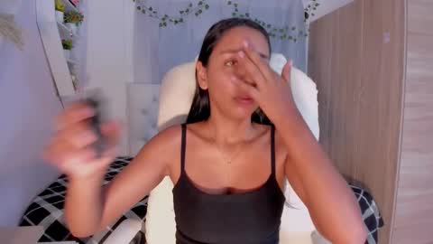 Emma online show from December 1, 7:19 pm