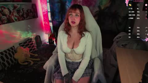 Snapshot of emma_luna059 chatting on February 28, 2:07 pm LUNA online show from February 28, 2:07 pm