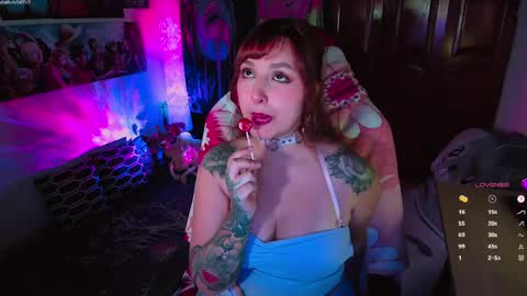 Snapshot of emma_luna059 chatting on April 21, 11:29 pm LUNA online show from April 21, 11:29 pm