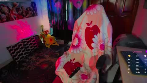 Snapshot of emma_luna059 chatting on May 12, 7:11 pm LUNA online show from May 12, 7:11 pm