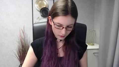 emma online show from December 12, 7:30 am