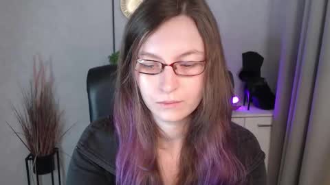 emma online show from November 20, 7:30 am