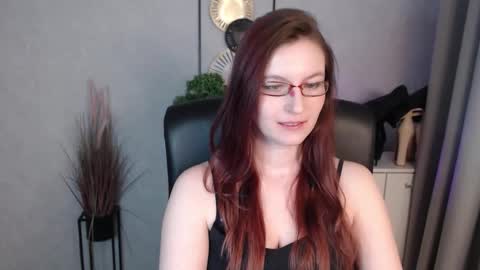 Snapshot of emma_lust94 chatting on March 2, 1:29 pm emma online show from March 2, 1:29 pm