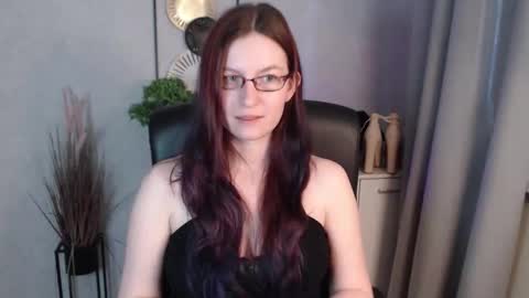 Snapshot of emma_lust94 chatting on March 6, 8:11 am emma online show from March 6, 8:11 am