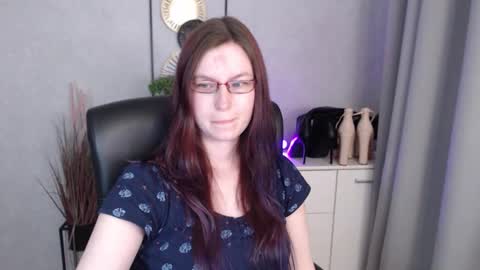 Snapshot of emma_lust94 chatting on March 16, 6:45 pm emma online show from March 16, 6:45 pm