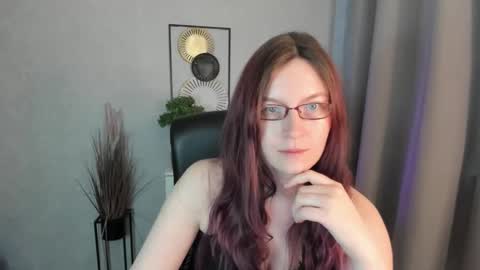Snapshot of emma_lust94 chatting on April 3, 5:27 am emma online show from April 3, 5:27 am