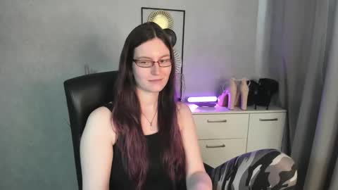 Snapshot of emma_lust94 chatting on April 27, 5:33 pm emma online show from April 27, 5:33 pm