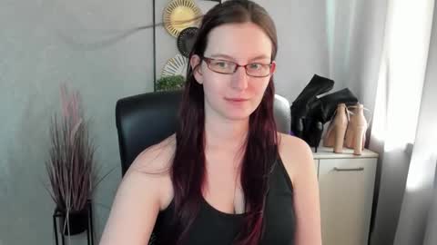 Snapshot of emma_lust94 chatting on June 3, 2:33 pm emma online show from June 3, 2:33 pm
