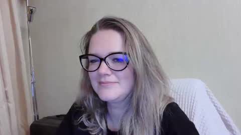 emma_misty_ online show from September 23, 4:32 pm