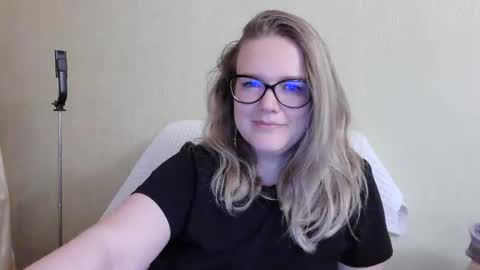 emma_misty_ online show from September 29, 4:56 pm