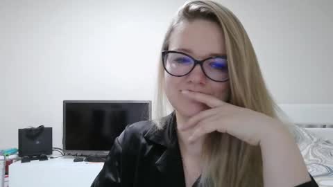 emma_misty_ online show from February 20, 8:09 pm