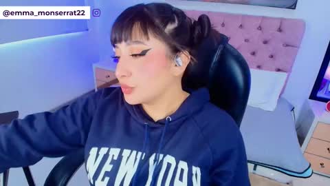 Snapshot of emma_monserratt chatting on March 4, 8:15 pm Emma Monserratt online show from March 4, 8:15 pm