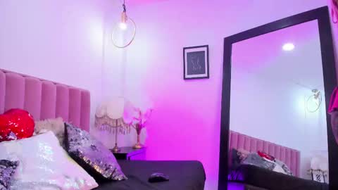 Emma online show from November 28, 10:45 pm