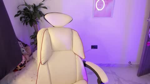 Emma online show from March 8, 3:32 am